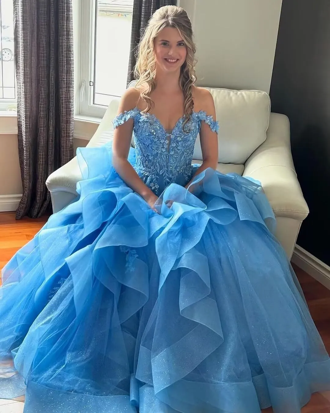Off Shoulder Glitter Tulle Prom Dresses Ruffle Tiered Long Ball Gown Sweetheart Laces Appliques Princess Dress
