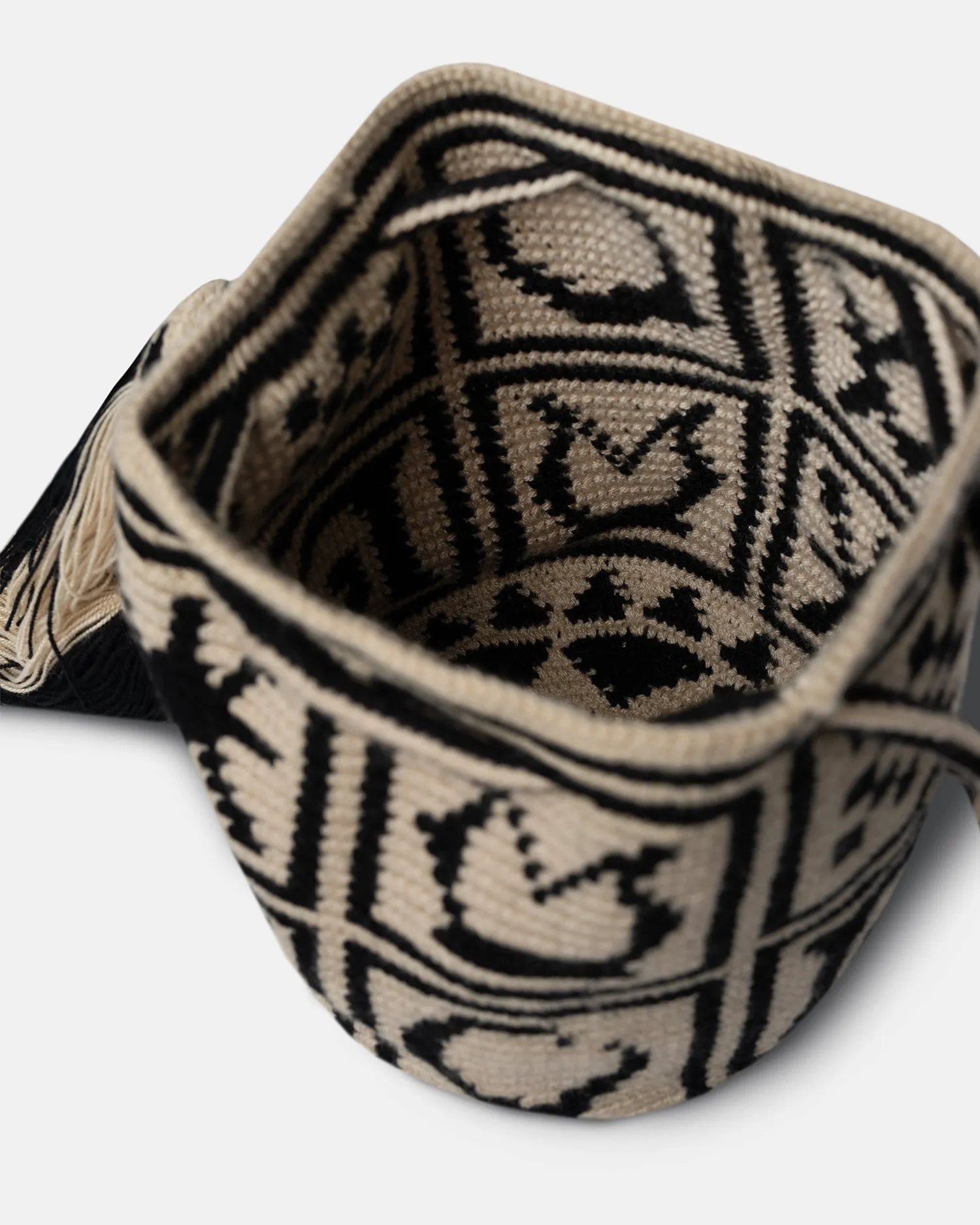 Wayuu Symbol Mini - Crocheted Bucket Bag - Kopjafa Black/Creme